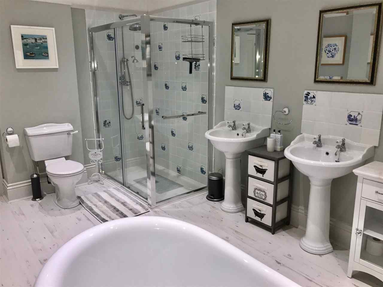 resized-2349823-family bathroom first floor 2.jpg